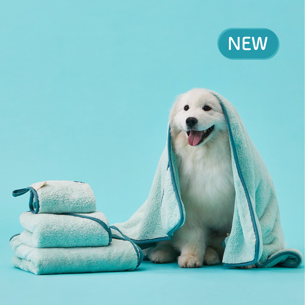 arrr Excellent water absorption fluffy pet towel. Paw cleaning towel. Speed up drying, streamline showers, and come in three sizes for all pet needs. S, M & L