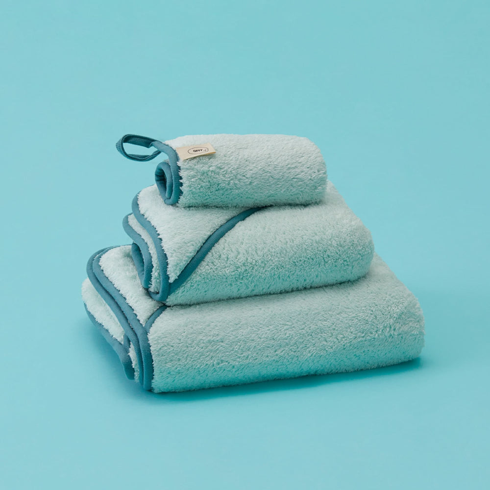 arrr Excellent water absorption fluffy pet towel. Paw cleaning towel. Speed up drying, streamline showers, and come in three sizes for all pet needs. S, M & L