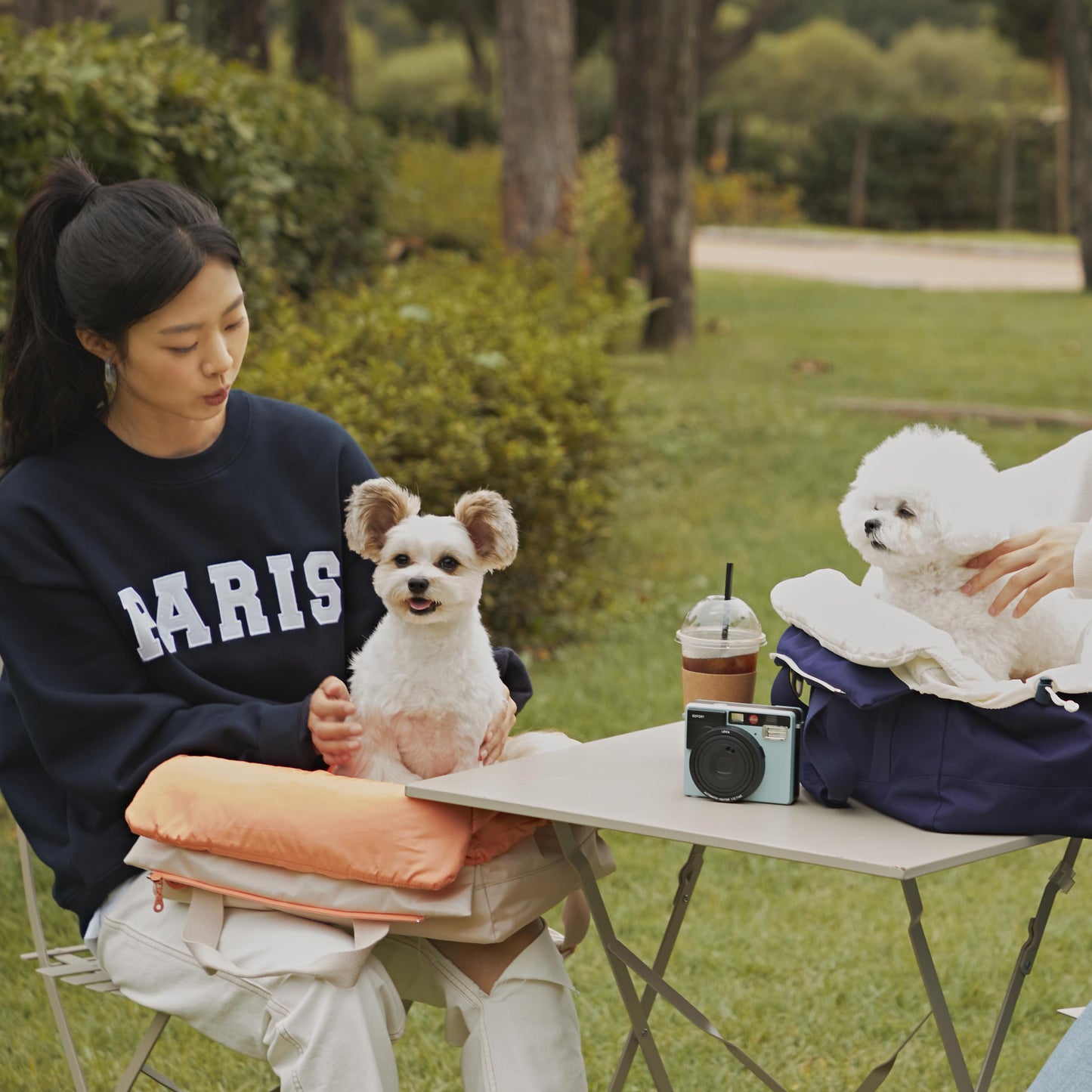 arrr Macaron Po-ong Bag (Pet Carrier) with dual use as an outgoing bag and portable cushion. Keep your pet safe and comfortable during outdoor activities. In Deep Navy colour